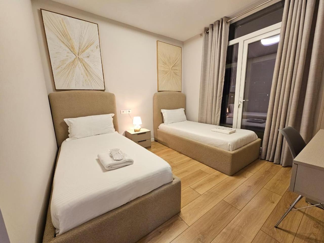 Miku Apartment-Modern 2Bedroom In Prime Location 地拉那 外观 照片