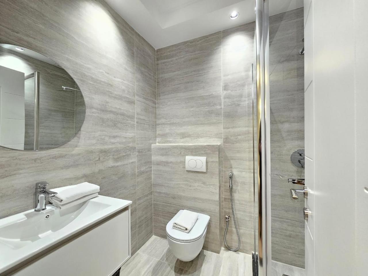 Miku Apartment-Modern 2Bedroom In Prime Location 地拉那 外观 照片